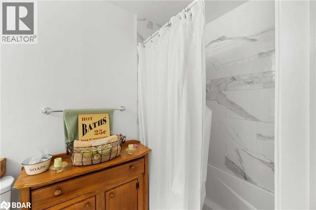 4 Alice Avenue, Keswick, Ontario  L4P 3C8 - Photo 12 - 40792773