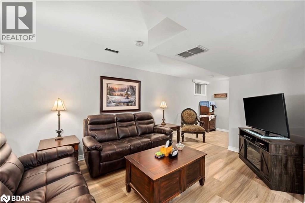 4 Alice Avenue, Keswick, Ontario  L4P 3C8 - Photo 3 - 40792773