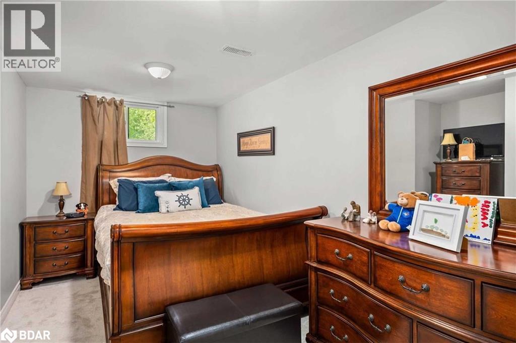 4 Alice Avenue, Keswick, Ontario  L4P 3C8 - Photo 9 - 40792773