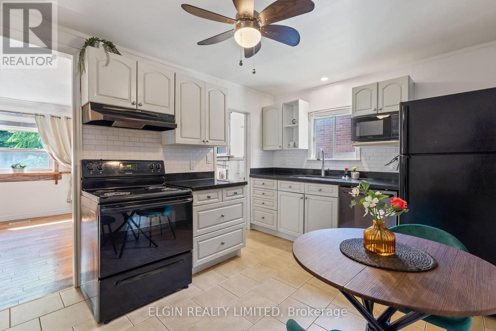 189 Emerson Avenue, London South, Ontario  N5Z 3L5 - Photo 8 - X12425524