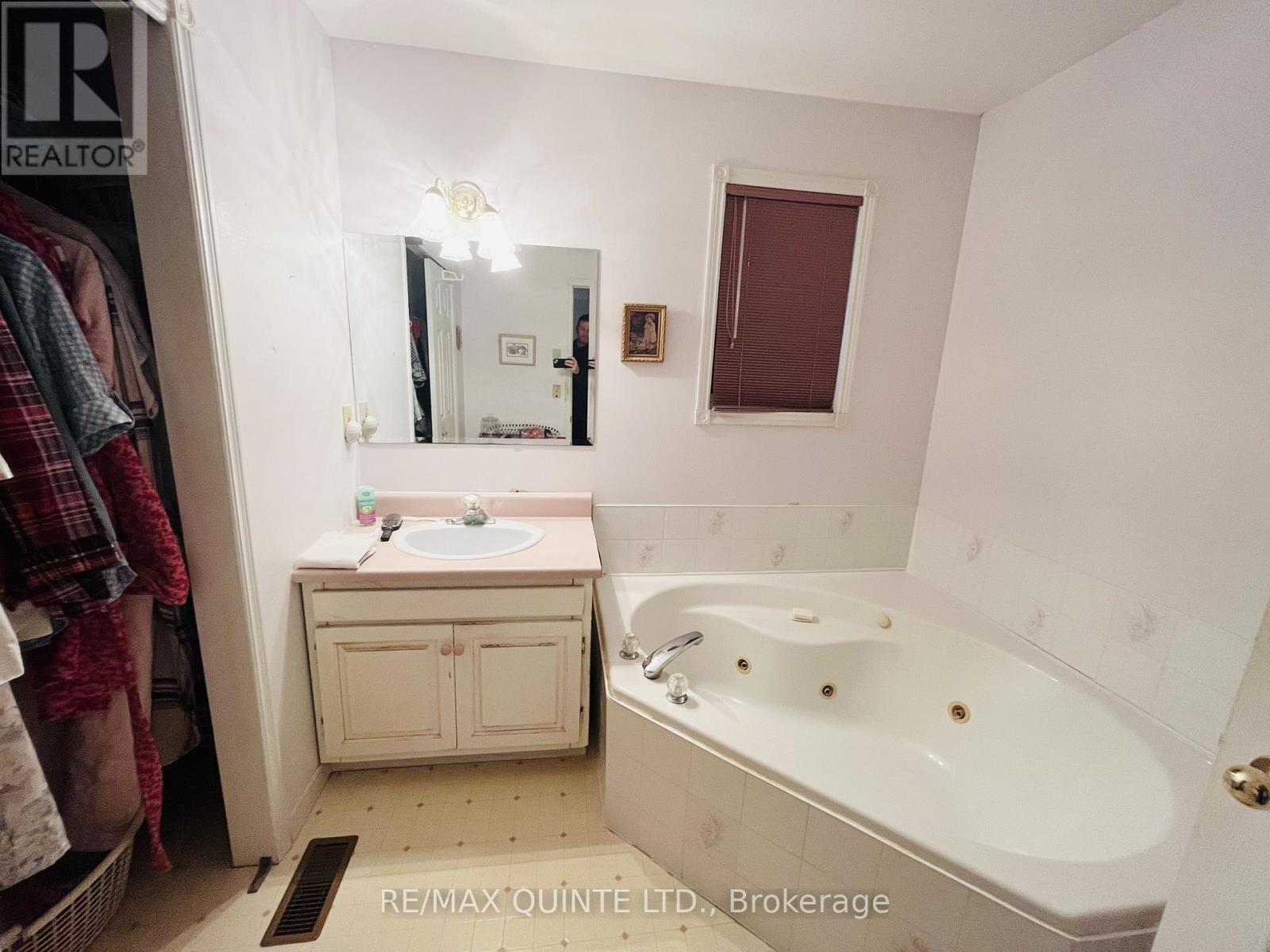 3320 Shannonville Road, Tyendinaga, Ontario  K8N 4Z6 - Photo 12 - X12611966