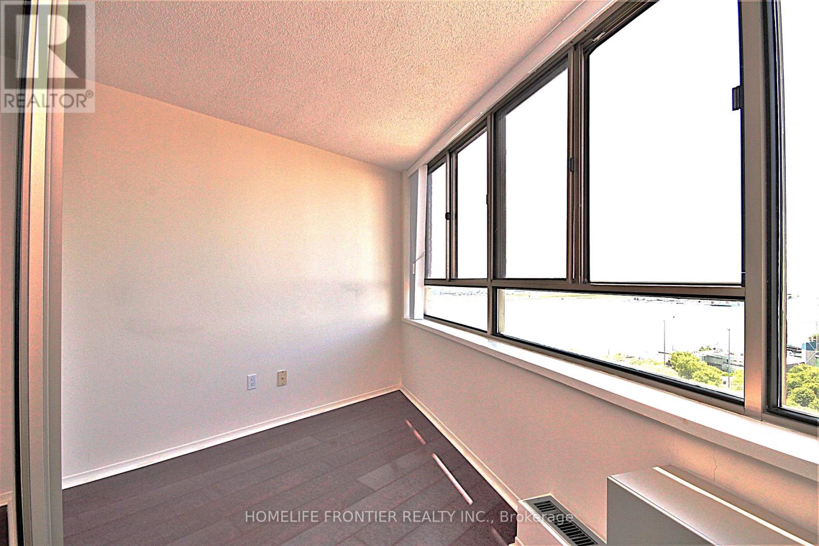 1604 - 270 Queens Quay W, Toronto, Ontario  M5J 2N4 - Photo 11 - C12611960