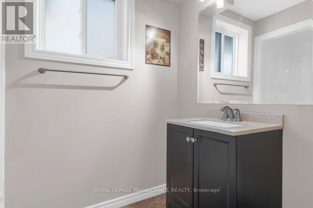 20 Terance Street, Quinte West, Ontario  K8V 5L5 - Photo 22 - X12608918