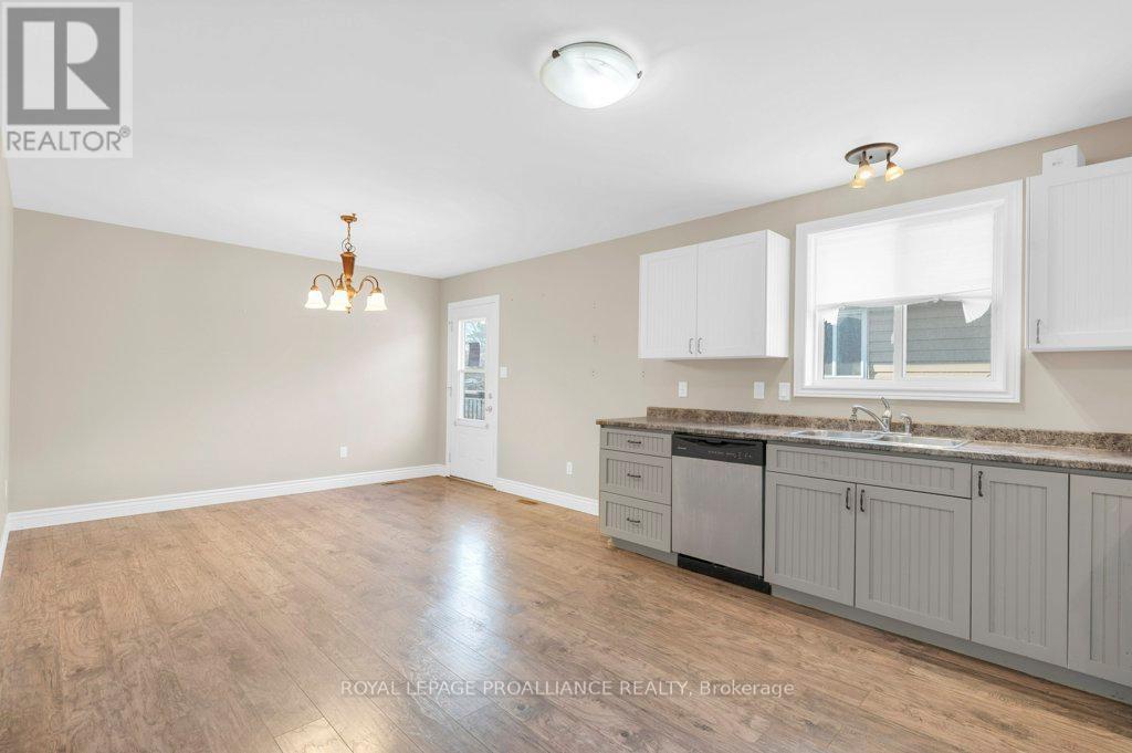 20 Terance Street, Quinte West, Ontario  K8V 5L5 - Photo 5 - X12608918