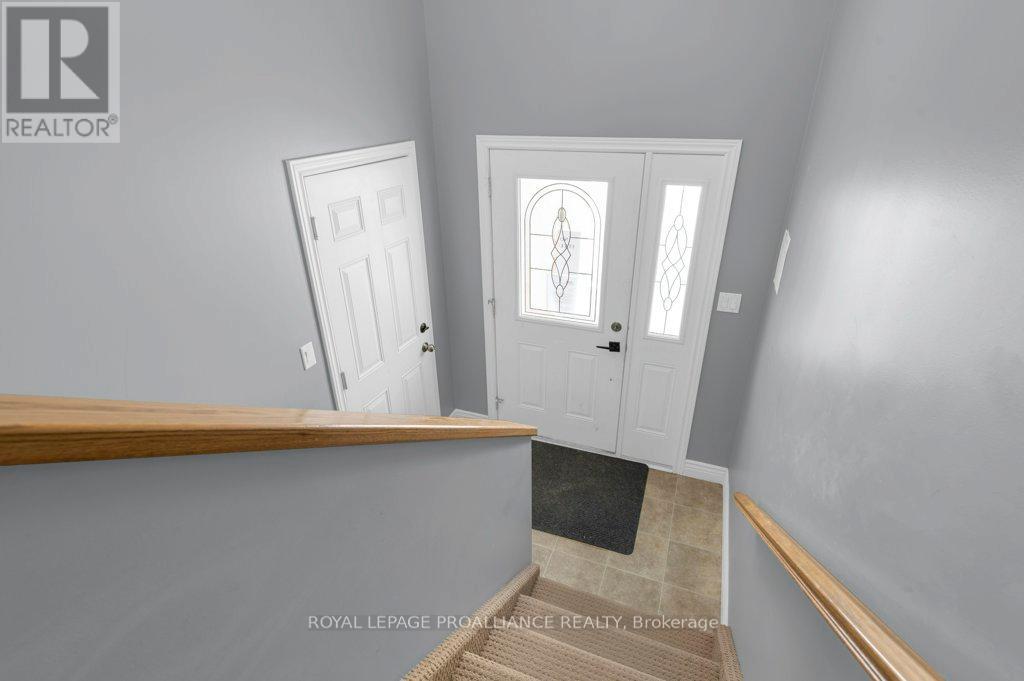 20 Terance Street, Quinte West, Ontario  K8V 5L5 - Photo 4 - X12608918