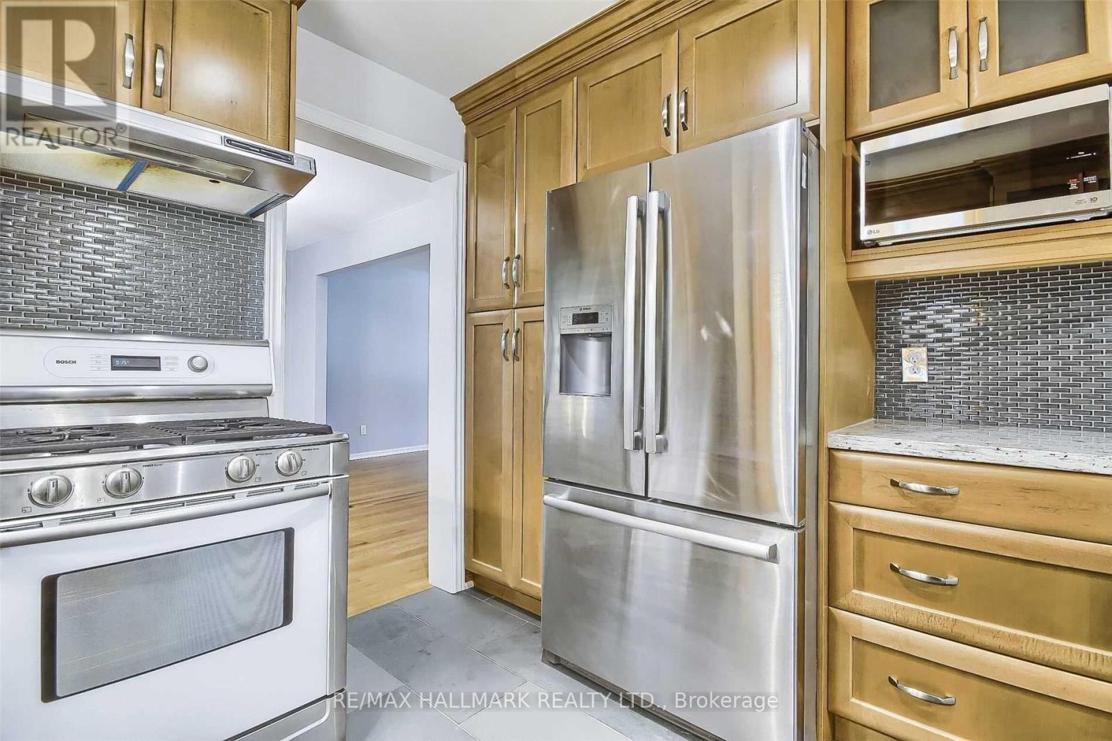 29 Rosegarden Crescent, Richmond Hill, Ontario  L4E 2P4 - Photo 11 - N12611972