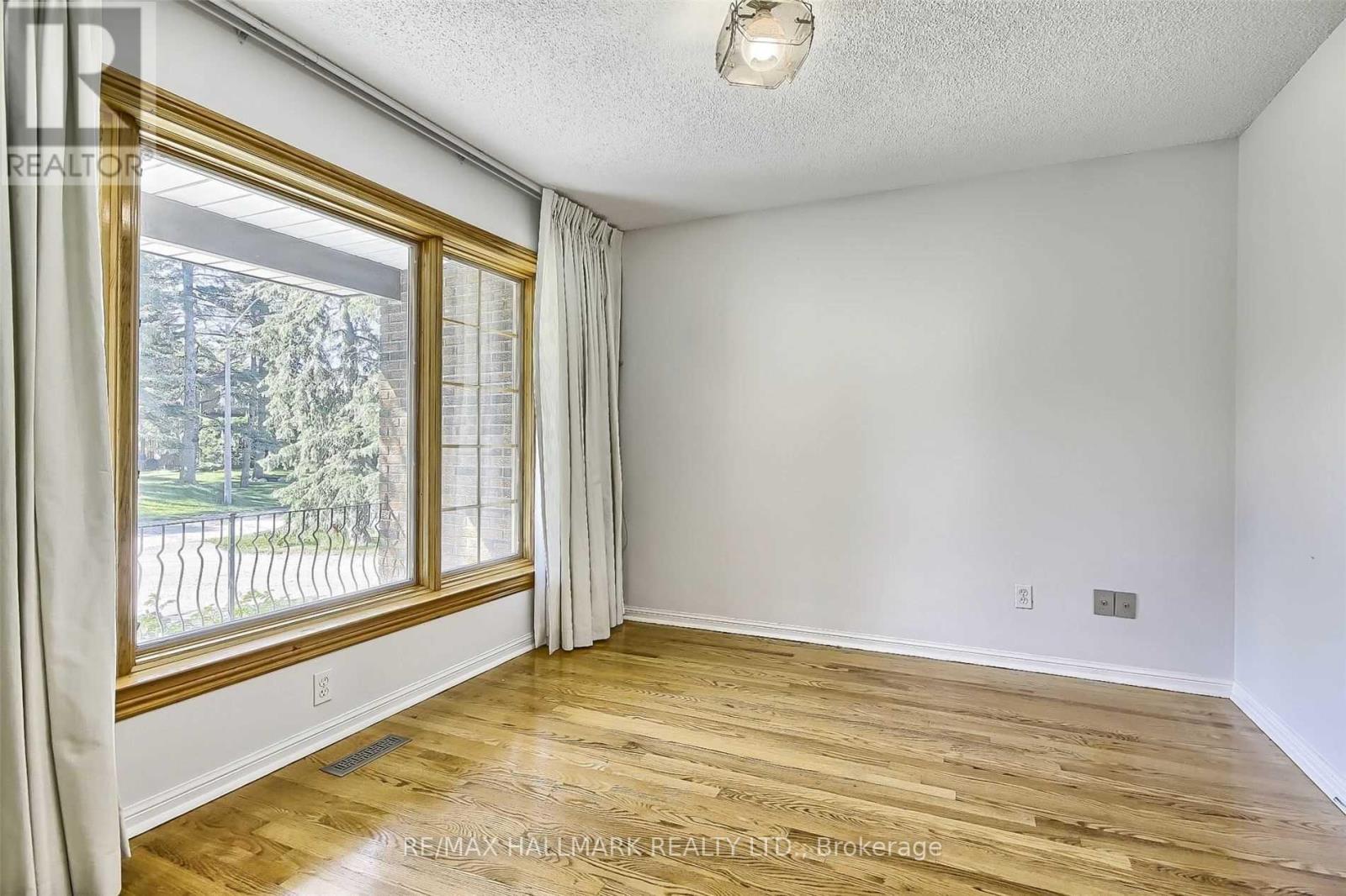 29 Rosegarden Crescent, Richmond Hill, Ontario  L4E 2P4 - Photo 18 - N12611972