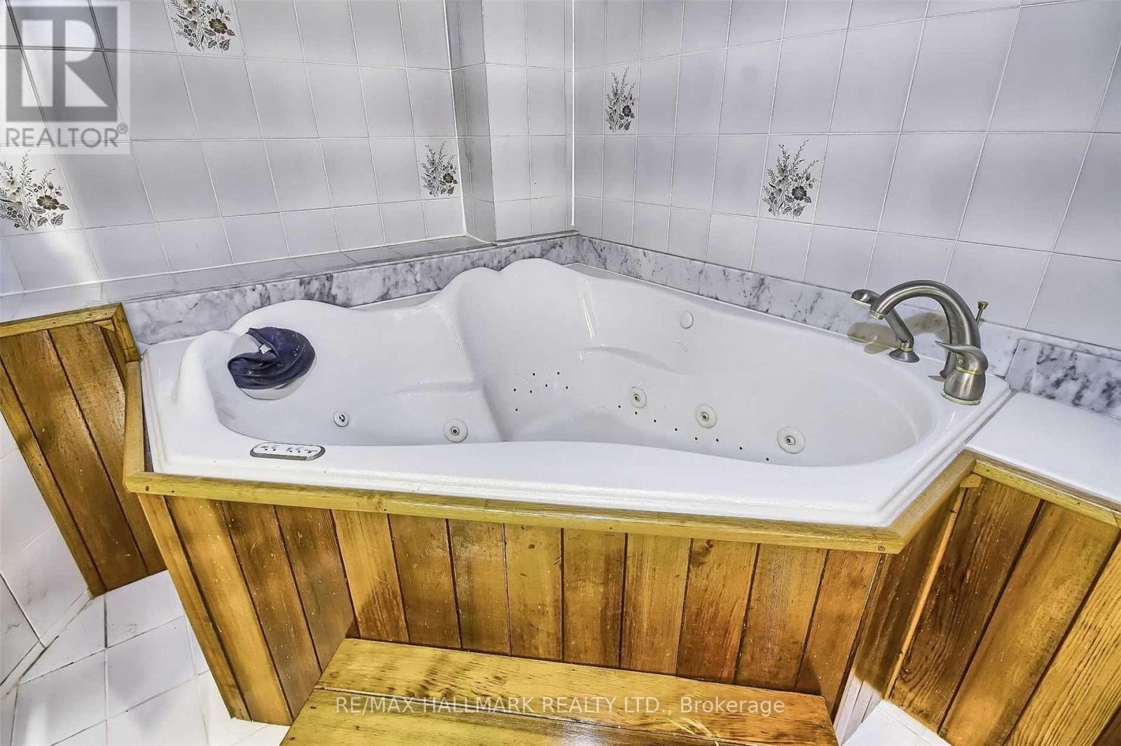 29 Rosegarden Crescent, Richmond Hill, Ontario  L4E 2P4 - Photo 33 - N12611972