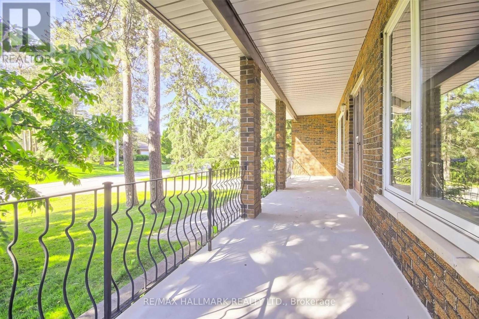 29 Rosegarden Crescent, Richmond Hill, Ontario  L4E 2P4 - Photo 4 - N12611972