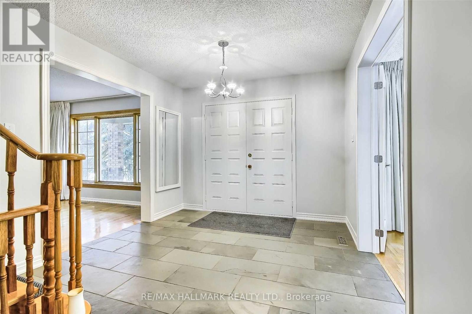 29 Rosegarden Crescent, Richmond Hill, Ontario  L4E 2P4 - Photo 5 - N12611972