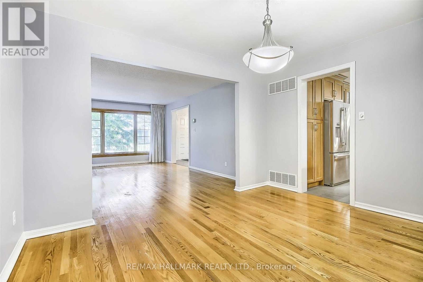 29 Rosegarden Crescent, Richmond Hill, Ontario  L4E 2P4 - Photo 7 - N12611972