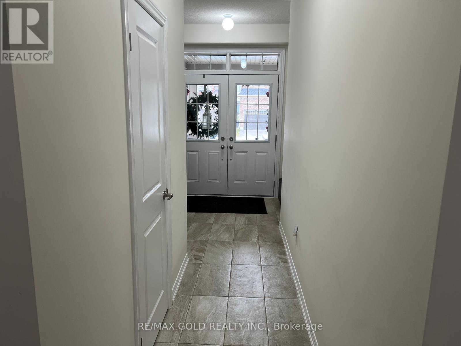 31 Tamworth Terrace, Barrie, Ontario  L9J 0W5 - Photo 2 - S12612000