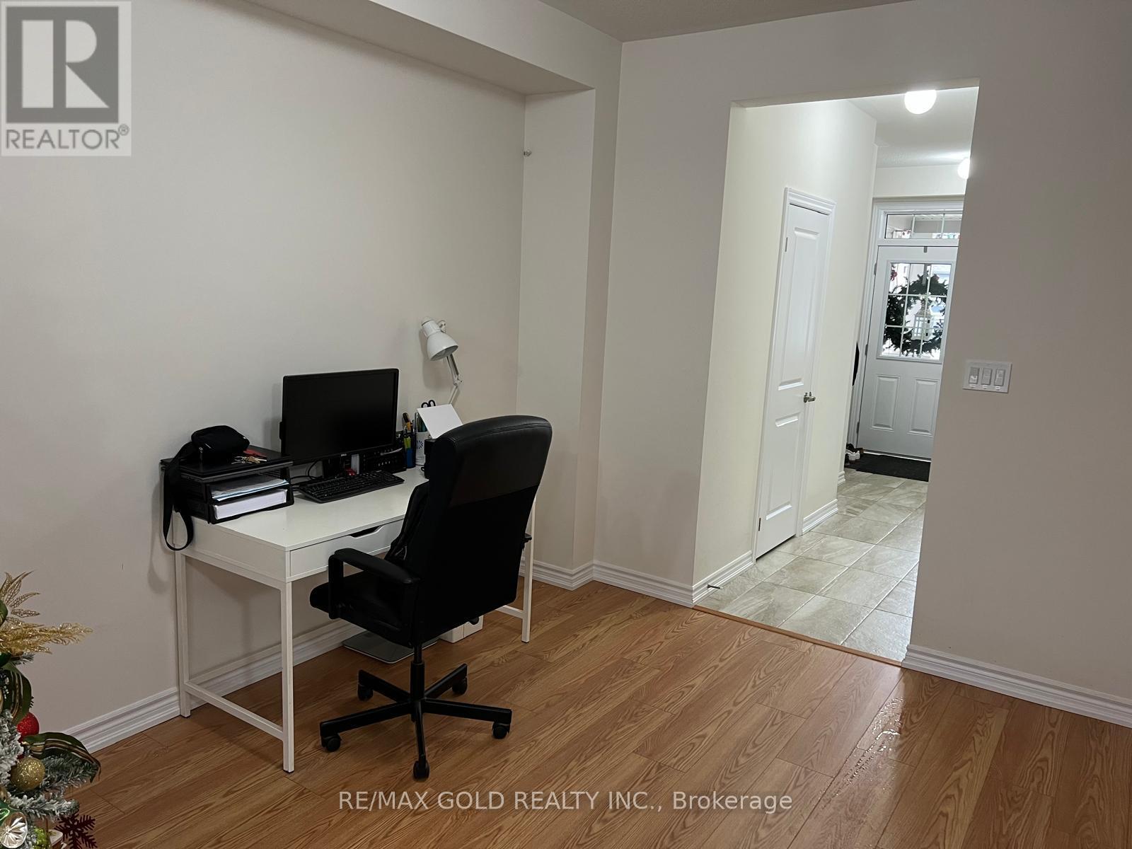 31 Tamworth Terrace, Barrie, Ontario  L9J 0W5 - Photo 4 - S12612000