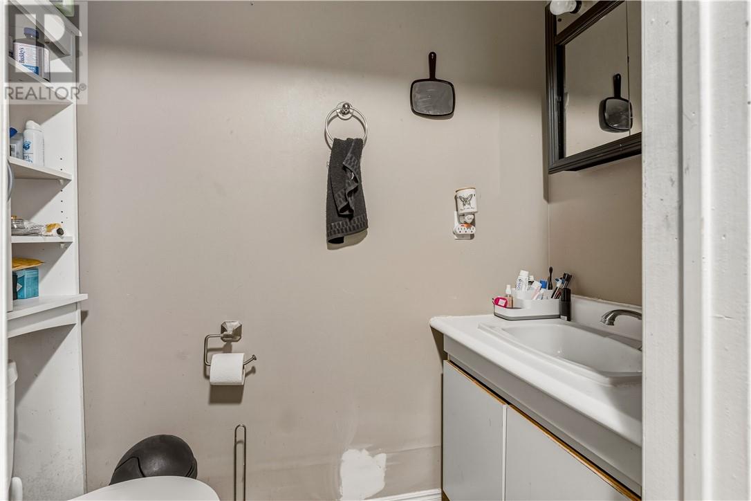 1568 Lakeshore Drive, Val Caron, Ontario  P3N 1L3 - Photo 19 - 2125874