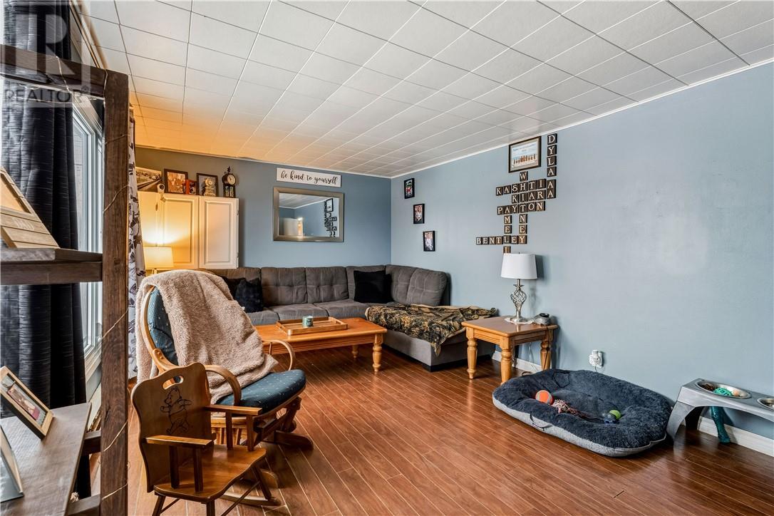 1568 Lakeshore Drive, Val Caron, Ontario  P3N 1L3 - Photo 3 - 2125874