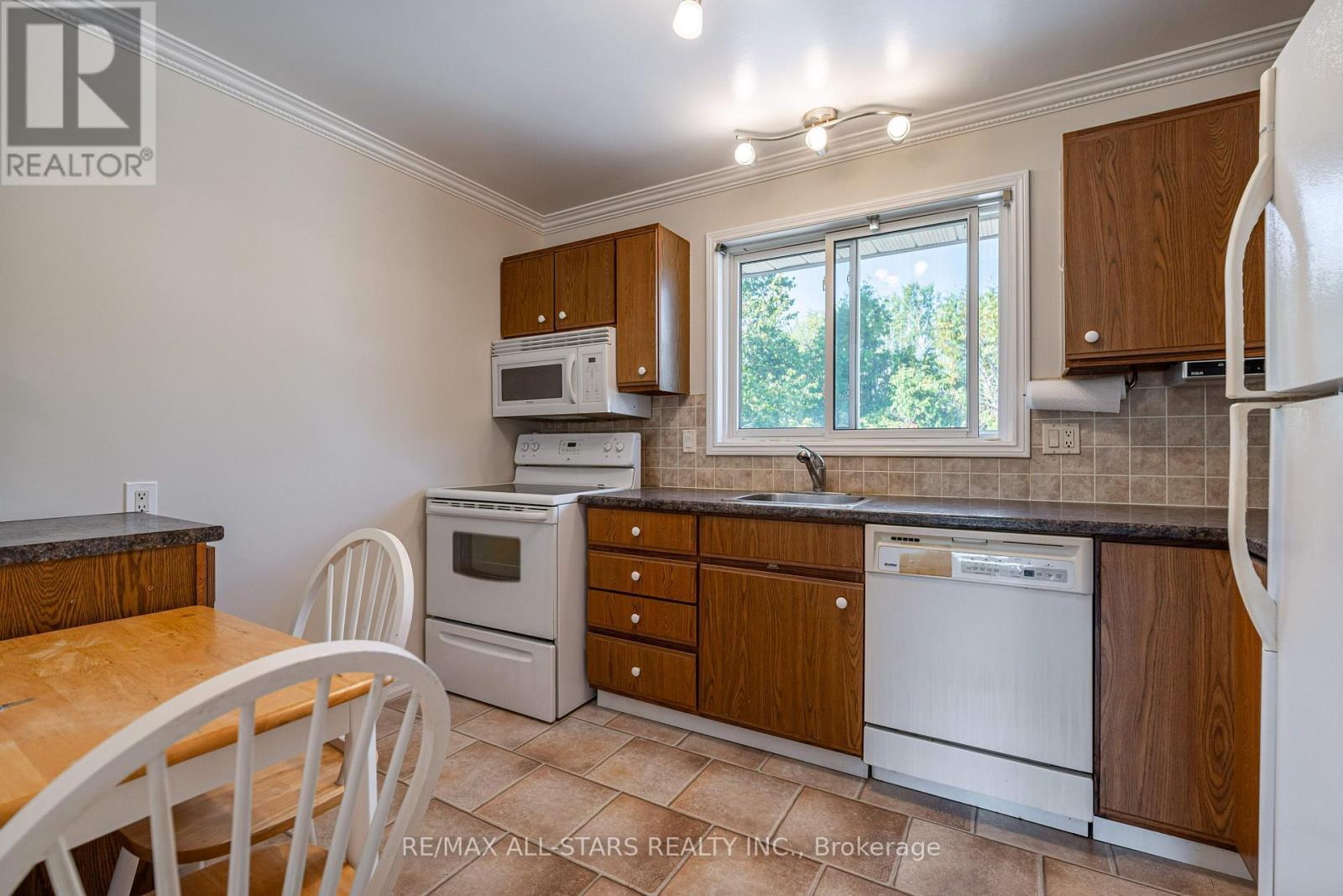 103 D Rita Crescent, Kawartha Lakes, Ontario  K0L 2W0 - Photo 6 - X12612006