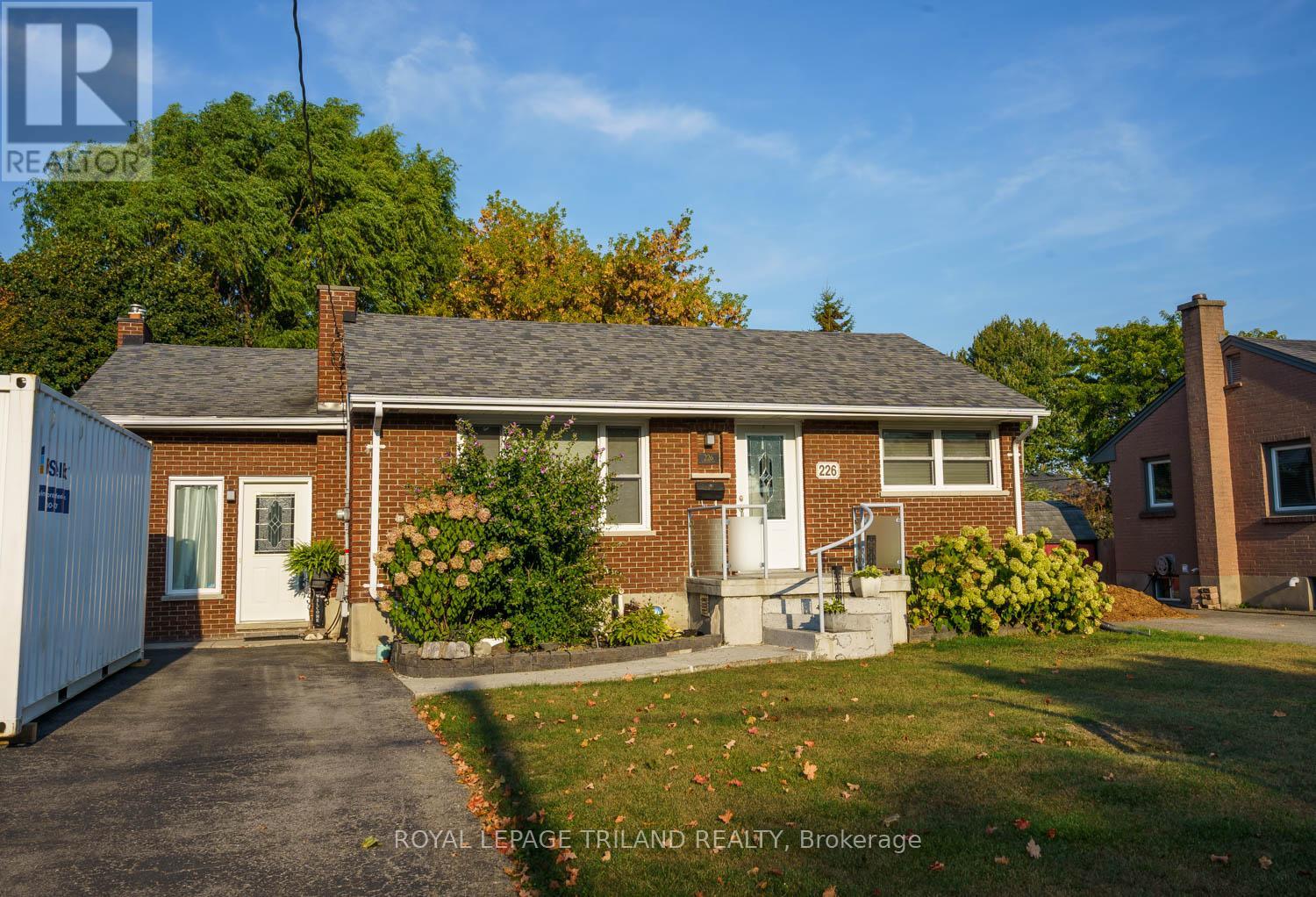 226 Rainbow Avenue, London East, Ontario  N5W 4W1 - Photo 1 - X12612008