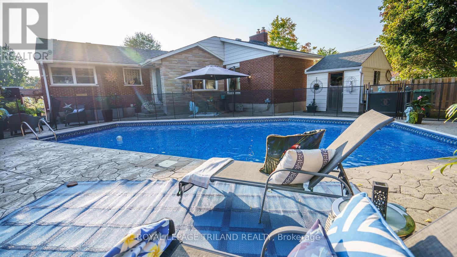 226 Rainbow Avenue, London East, Ontario  N5W 4W1 - Photo 2 - X12612008