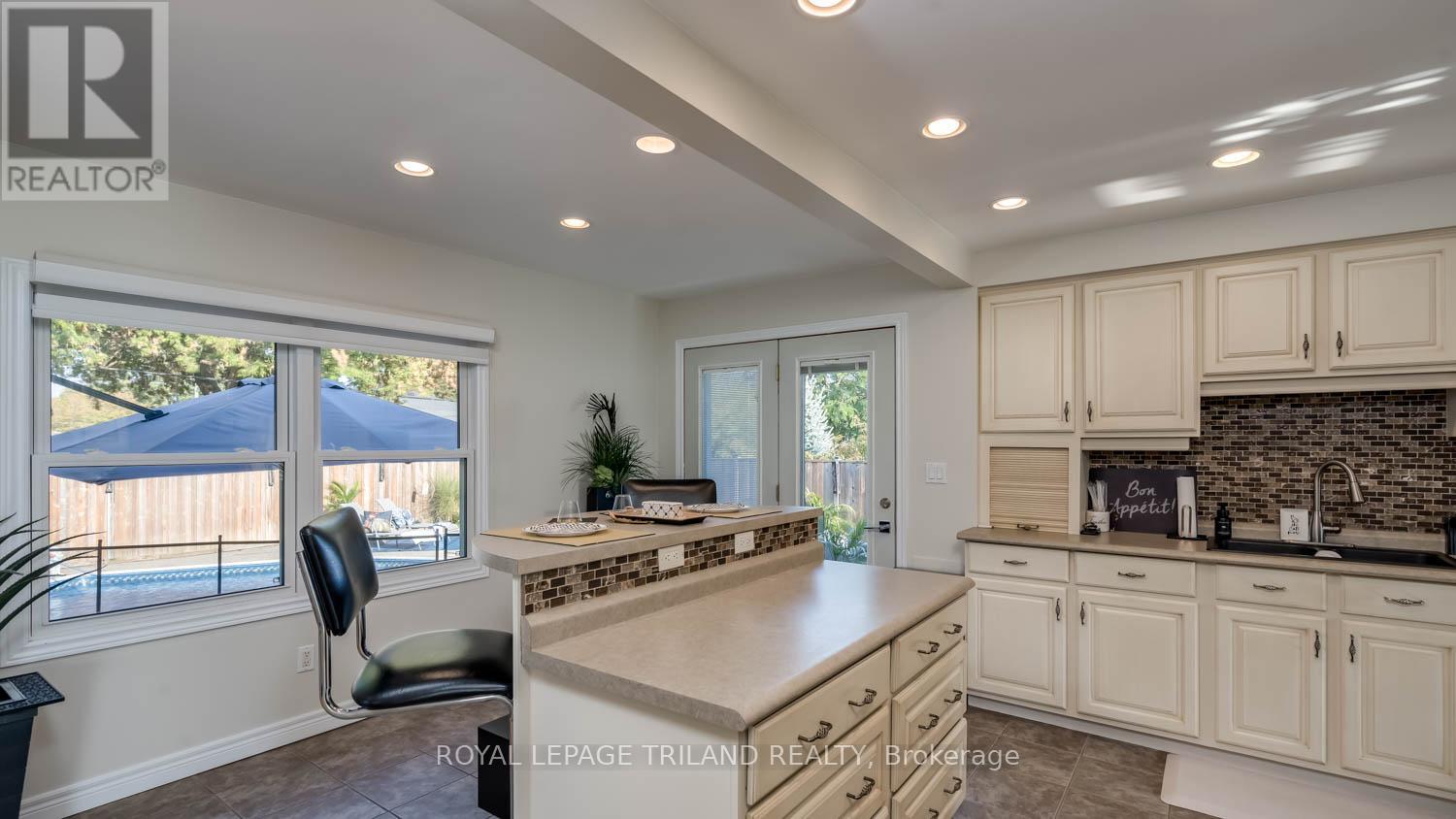 226 Rainbow Avenue, London East, Ontario  N5W 4W1 - Photo 8 - X12612008