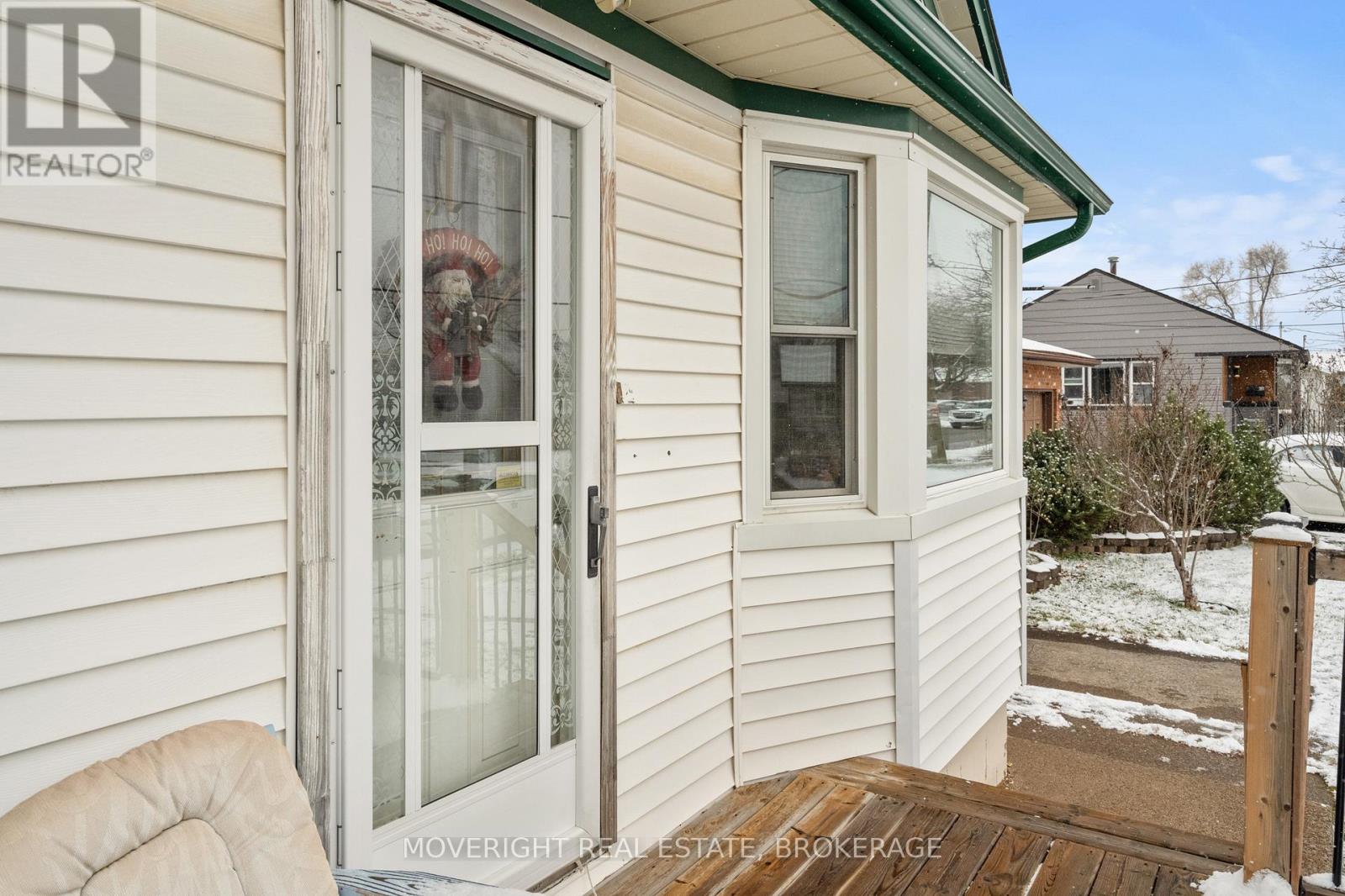 45 Bloomfield Avenue, St. Catharines, Ontario  L2P 1X2 - Photo 5 - X12612072