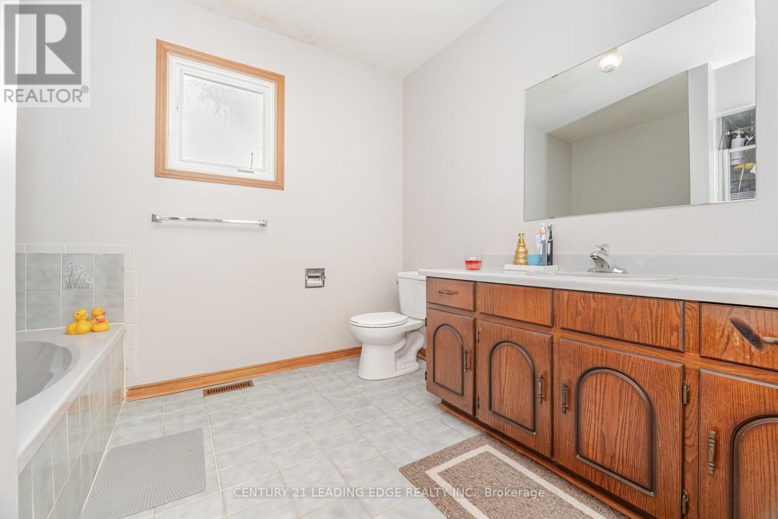 260 Old Orchard Circle, Oakville, Ontario L6H 4N7 - Photo 22 - W12610350