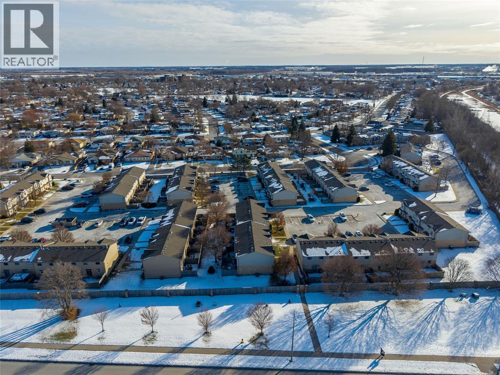 27 York Crescent Unit# 74, Sarnia, Ontario  N7S 6H9 - Photo 34 - 25031413