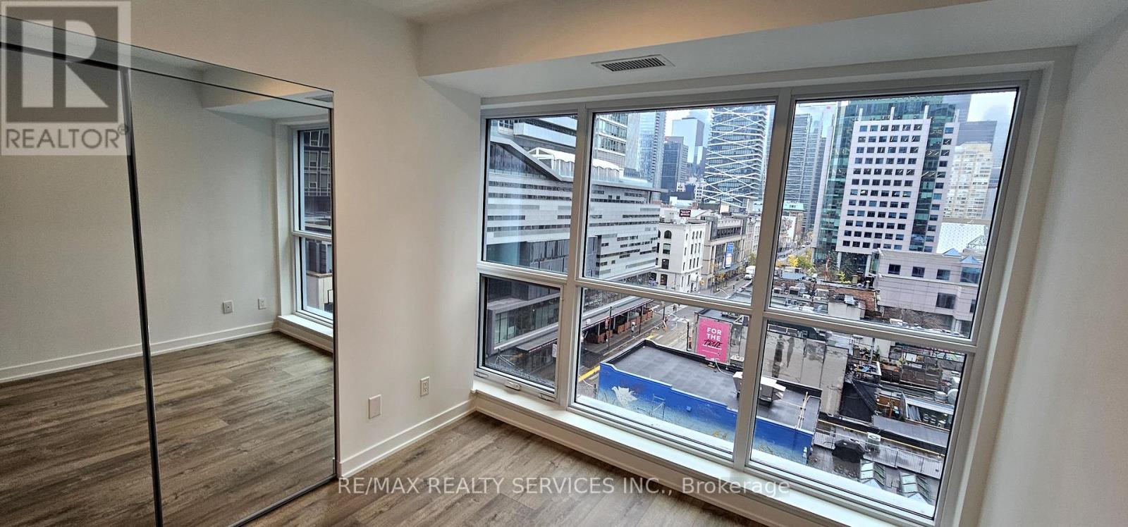 708 - 327 King Street, Toronto, Ontario  M5V 1J5 - Photo 10 - C12612044