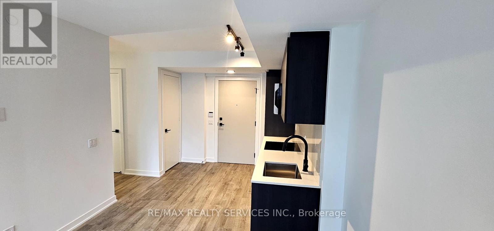 708 - 327 King Street, Toronto, Ontario  M5V 1J5 - Photo 12 - C12612044