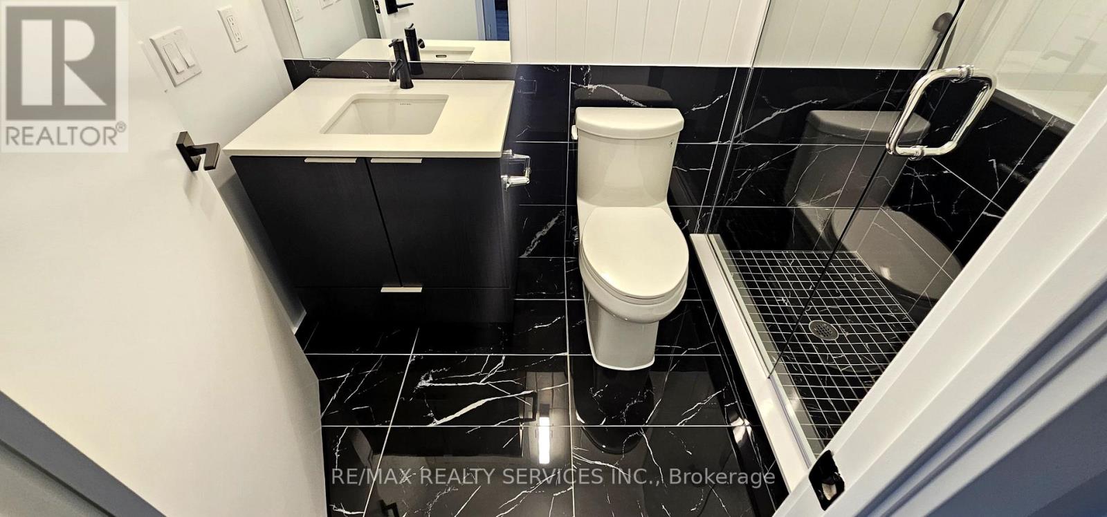 708 - 327 King Street, Toronto, Ontario  M5V 1J5 - Photo 4 - C12612044