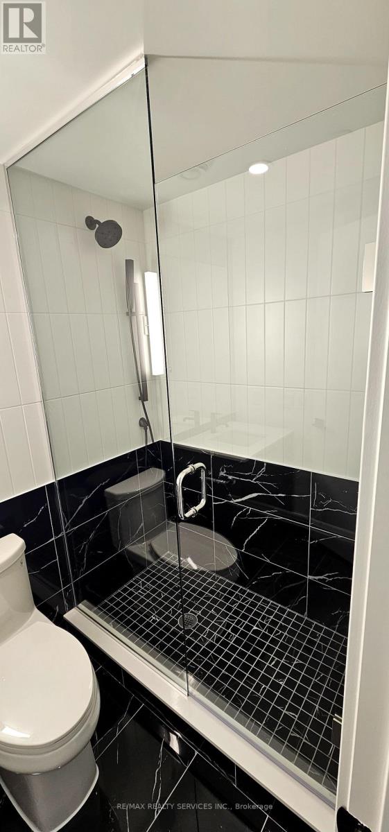 708 - 327 King Street, Toronto, Ontario  M5V 1J5 - Photo 5 - C12612044