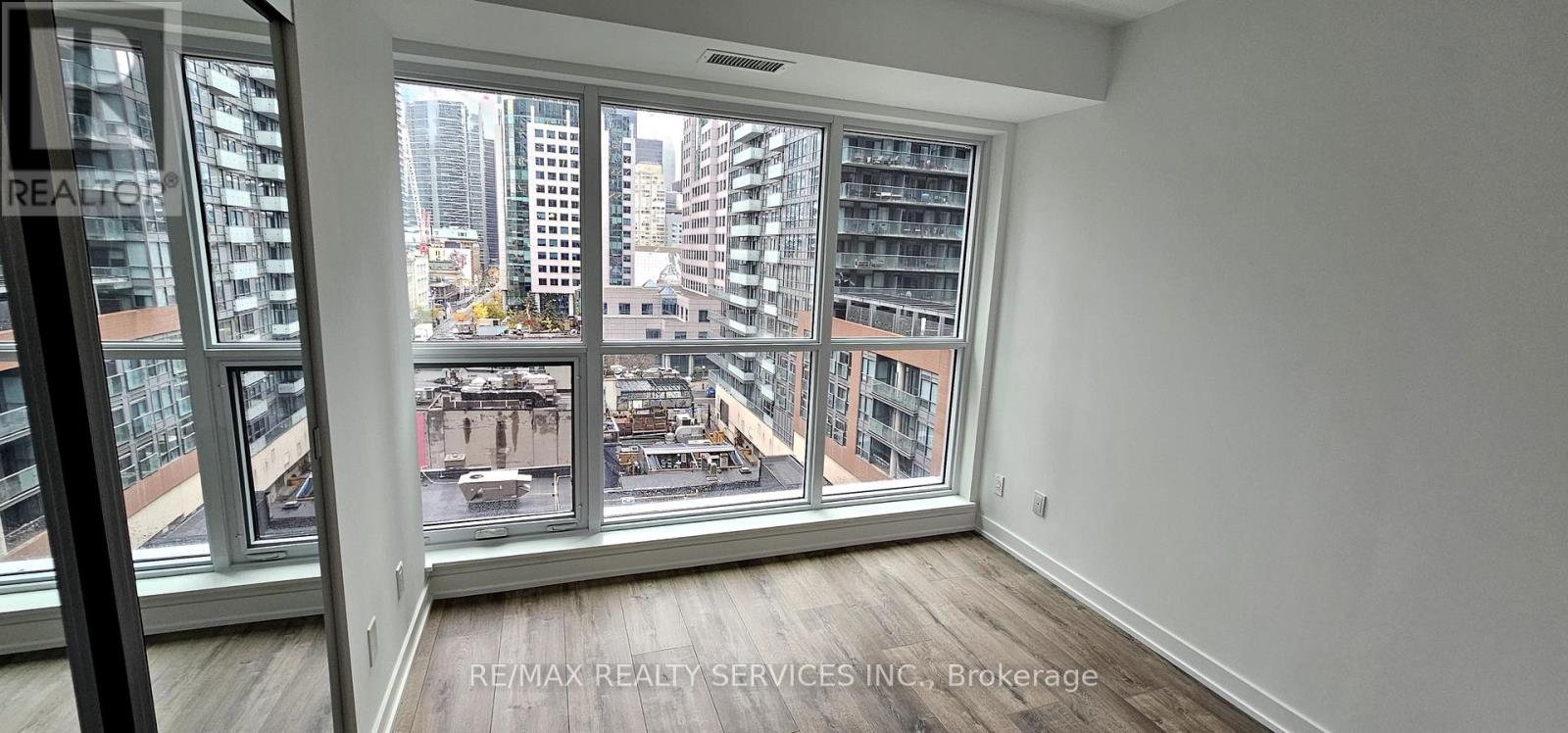708 - 327 King Street, Toronto, Ontario  M5V 1J5 - Photo 6 - C12612044