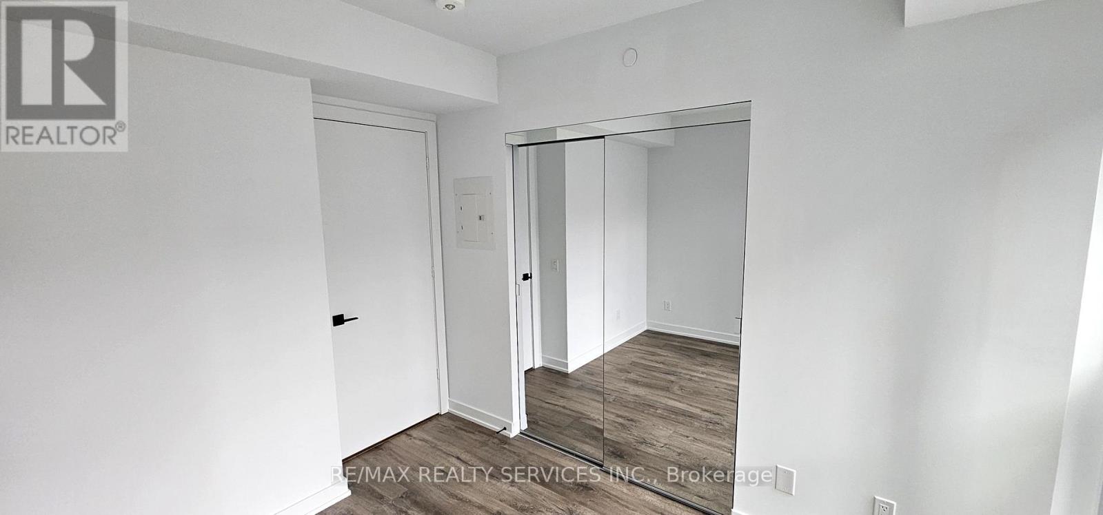 708 - 327 King Street, Toronto, Ontario  M5V 1J5 - Photo 8 - C12612044