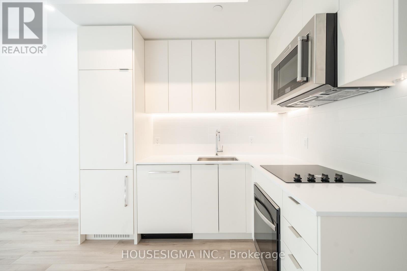 213 - 181 SHEPPARD AVENUE E, Toronto, Ontario