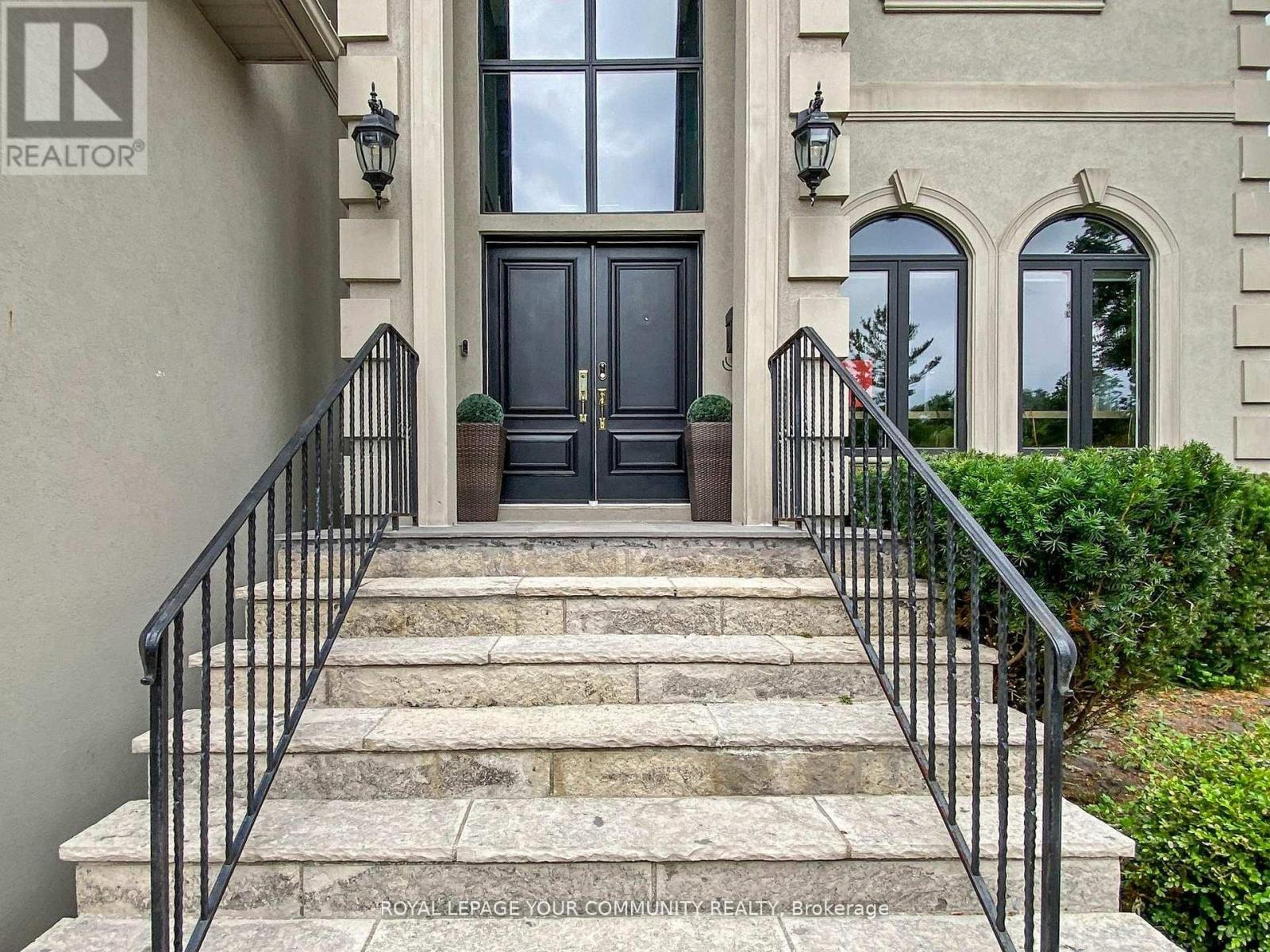 5 Trilogy Court, Richmond Hill, Ontario  L4C 0M4 - Photo 2 - N12612036