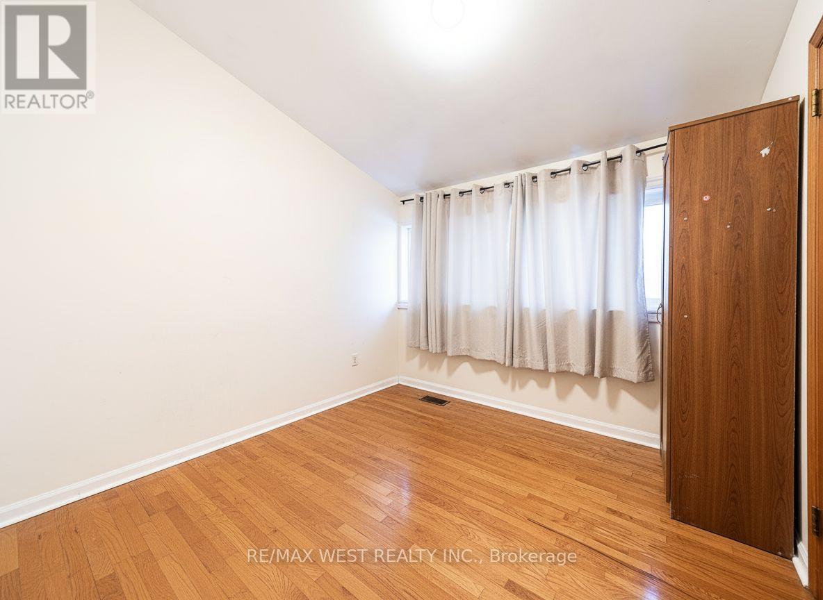 26 Enclave Mews, Toronto, Ontario  M3M 3J6 - Photo 11 - W12612016