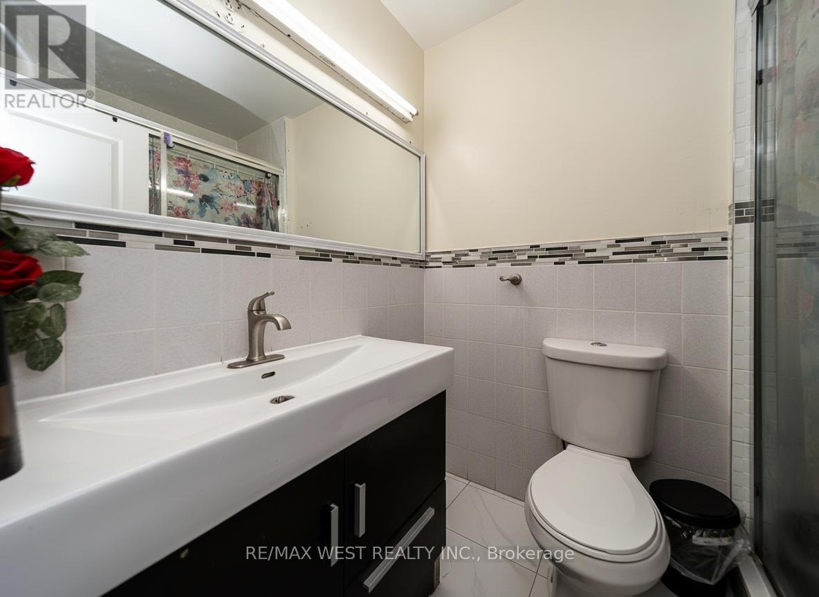 26 Enclave Mews, Toronto, Ontario  M3M 3J6 - Photo 12 - W12612016