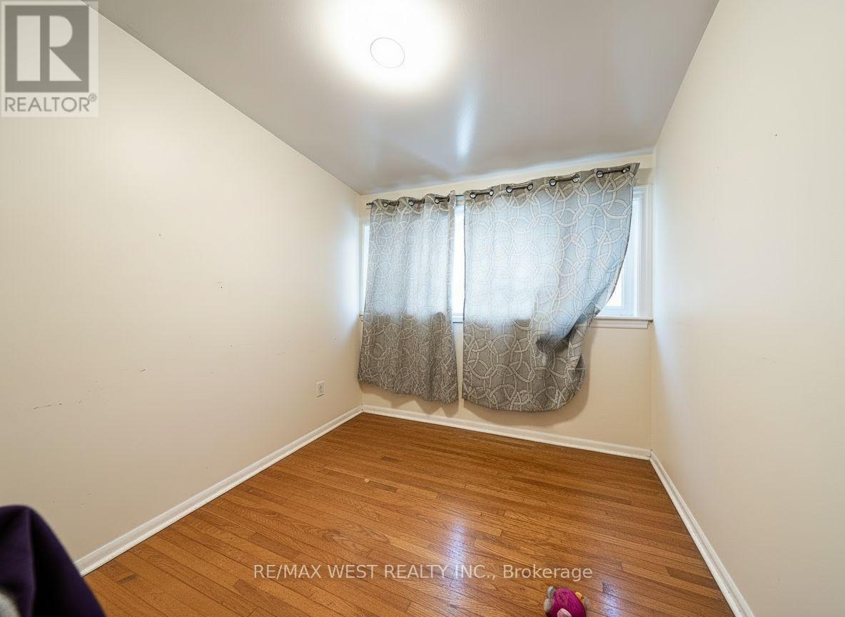 26 Enclave Mews, Toronto, Ontario  M3M 3J6 - Photo 13 - W12612016