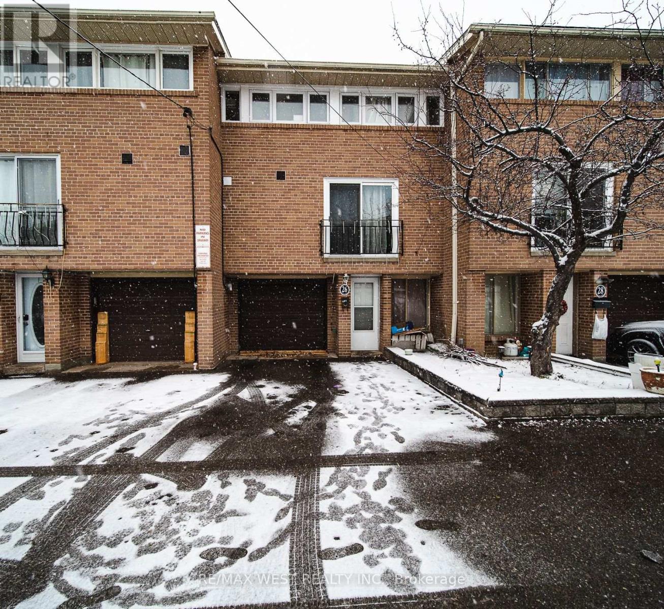26 Enclave Mews, Toronto, Ontario  M3M 3J6 - Photo 2 - W12612016