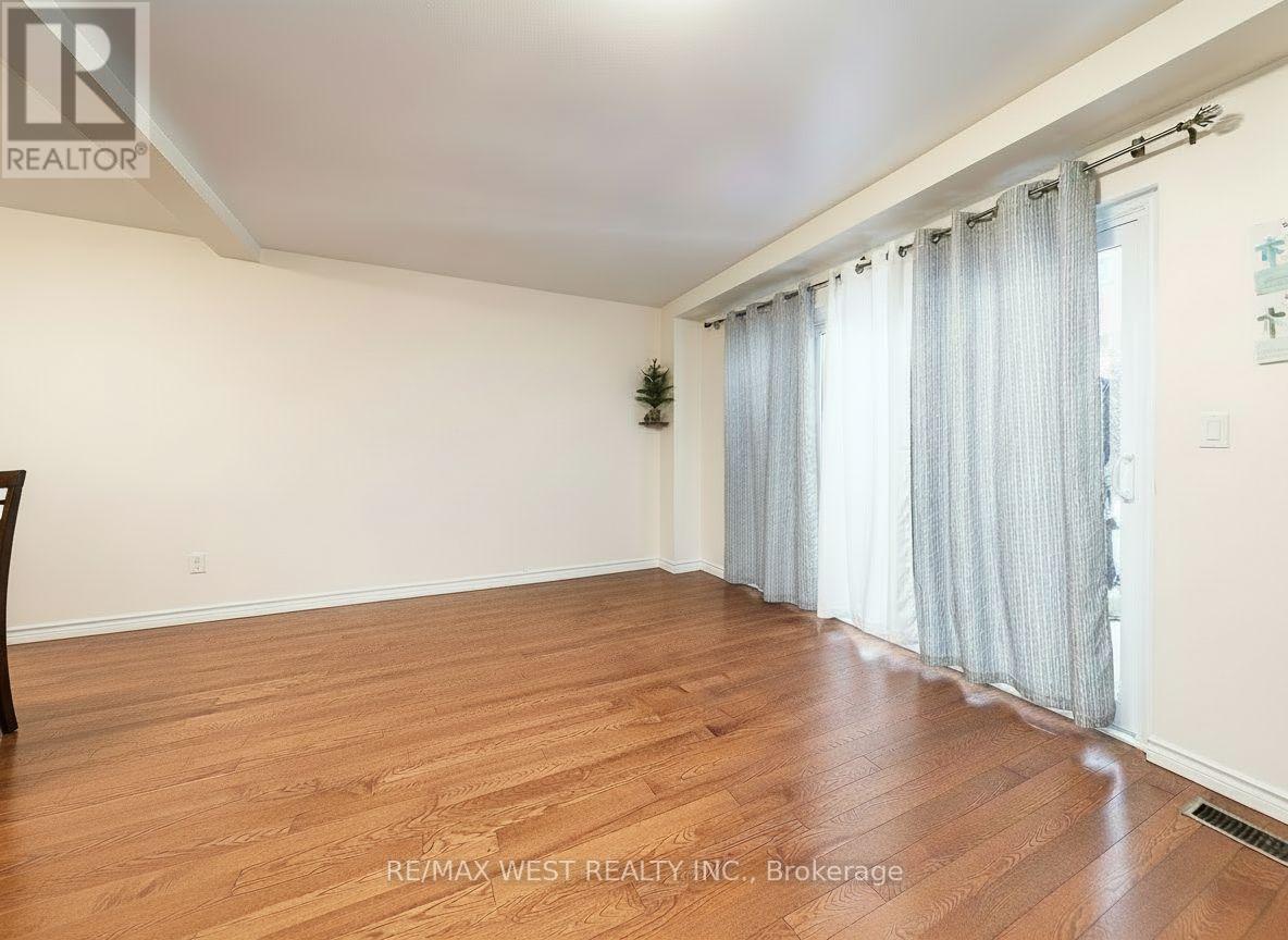 26 Enclave Mews, Toronto, Ontario  M3M 3J6 - Photo 4 - W12612016