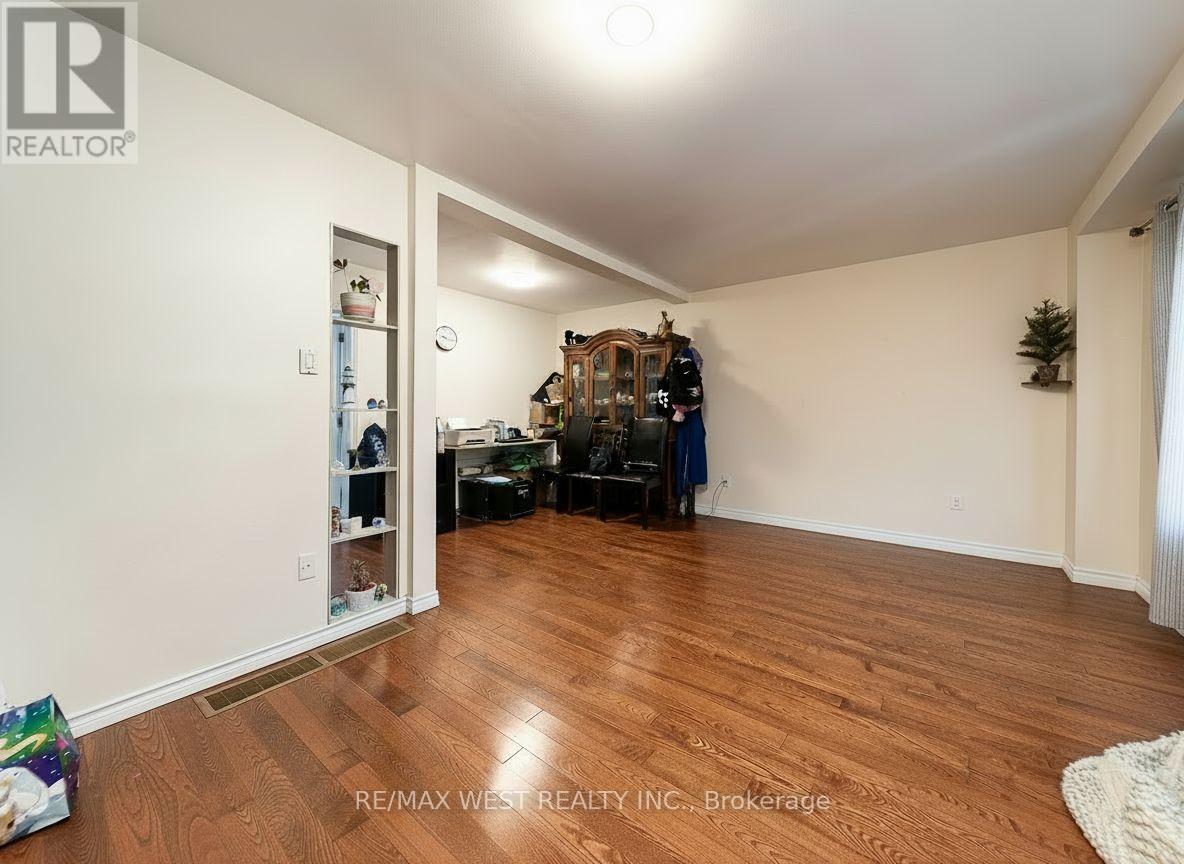 26 Enclave Mews, Toronto, Ontario  M3M 3J6 - Photo 5 - W12612016