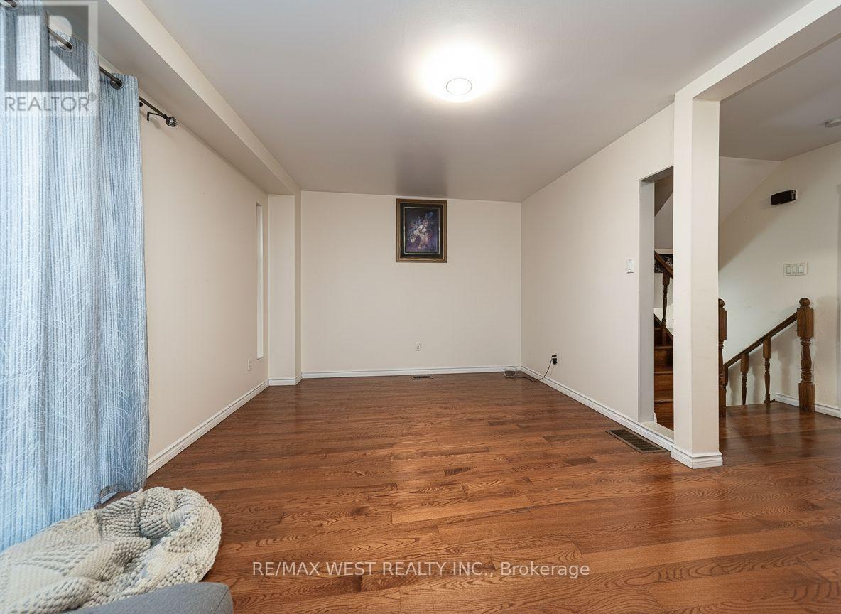 26 Enclave Mews, Toronto, Ontario  M3M 3J6 - Photo 6 - W12612016