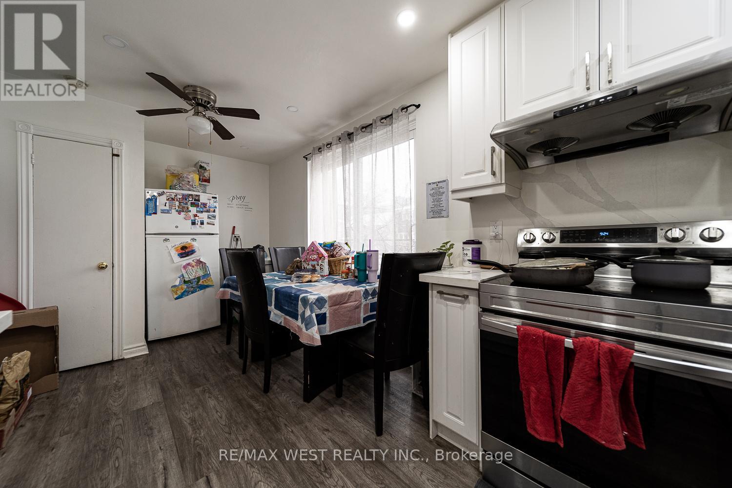 26 Enclave Mews, Toronto, Ontario  M3M 3J6 - Photo 8 - W12612016