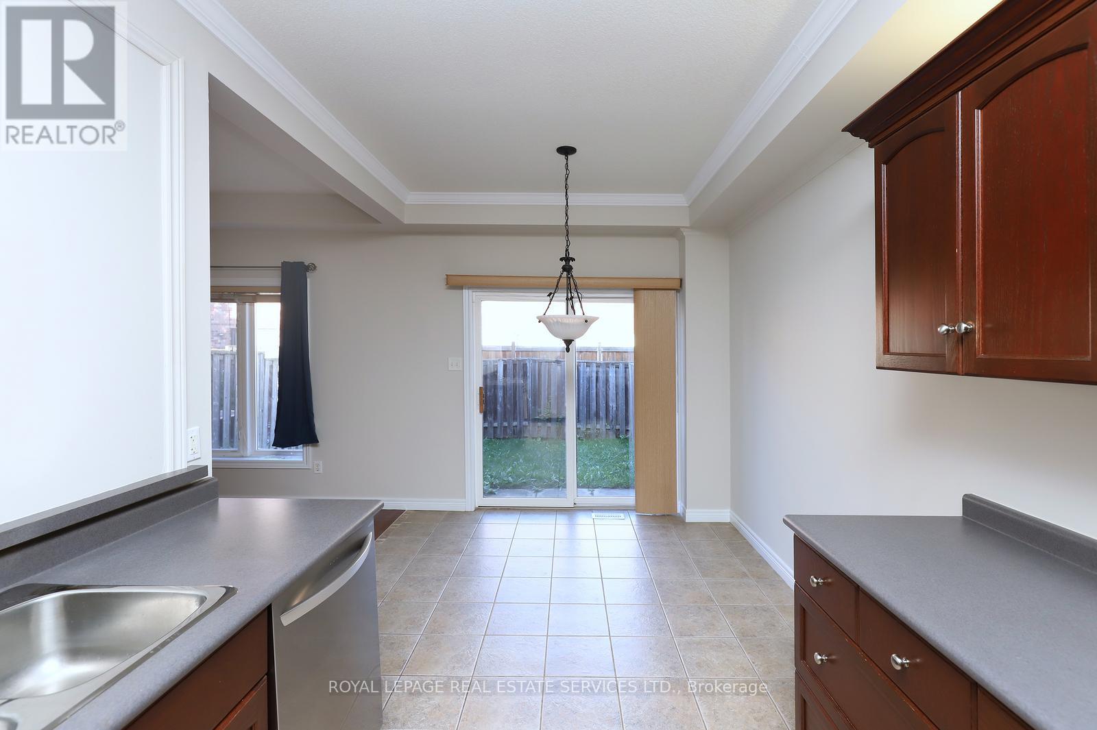 5229 Autumn Harvest Way, Burlington, Ontario  L7L 7J5 - Photo 14 - W12612038