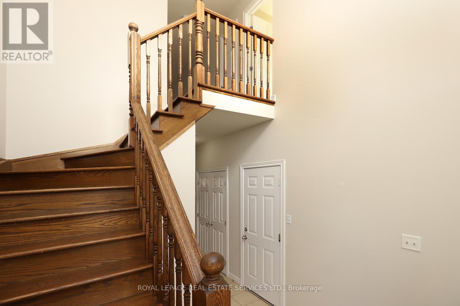 5229 Autumn Harvest Way, Burlington, Ontario  L7L 7J5 - Photo 16 - W12612038