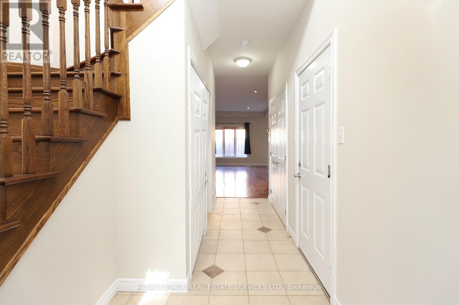 5229 Autumn Harvest Way, Burlington, Ontario  L7L 7J5 - Photo 4 - W12612038