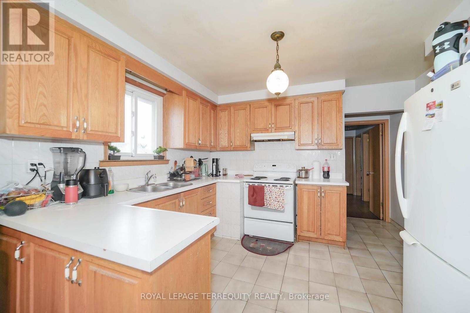 Upper - 95 Stanley Road, Toronto, Ontario  M3N 1C3 - Photo 11 - W12612040