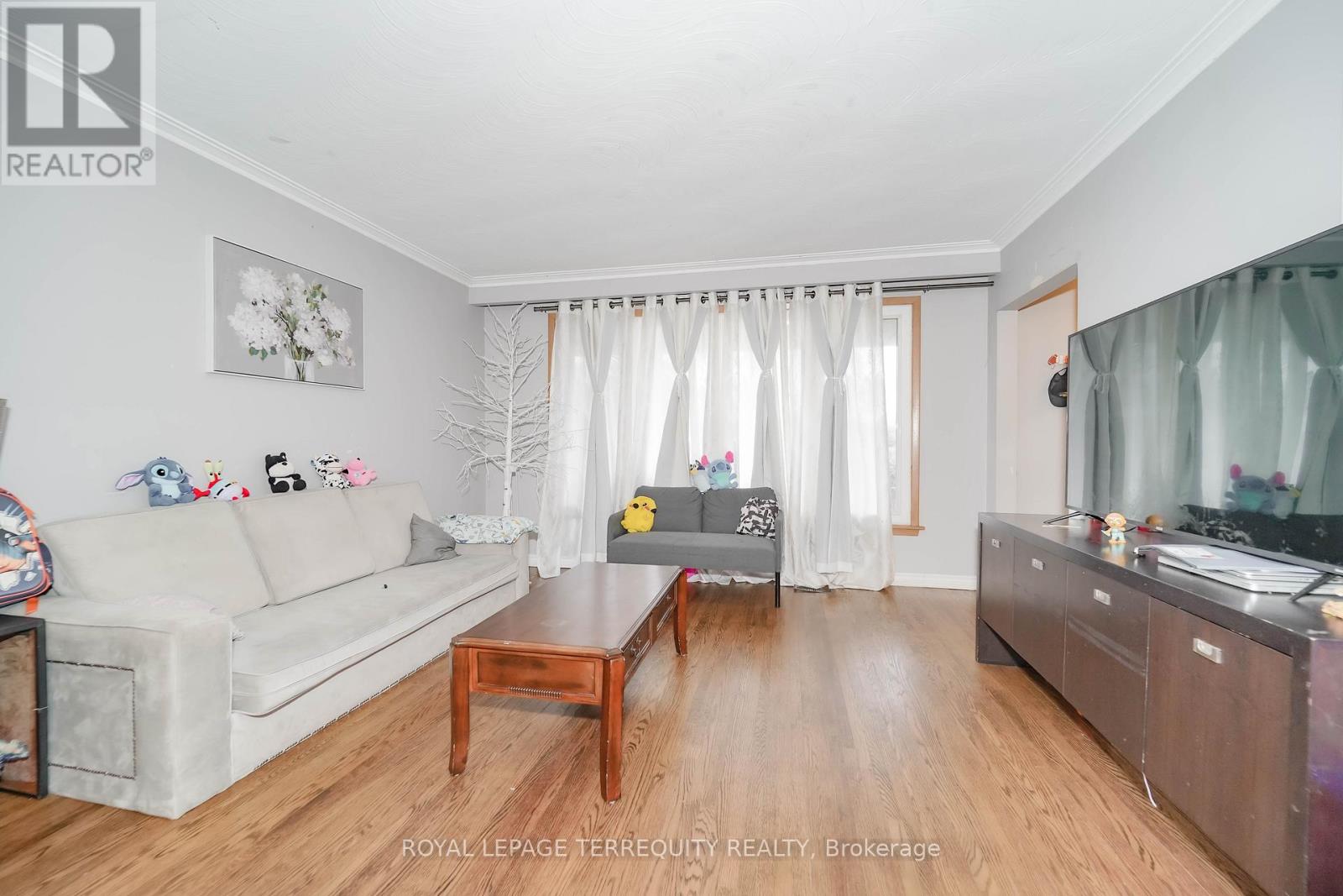 Upper - 95 Stanley Road, Toronto, Ontario  M3N 1C3 - Photo 13 - W12612040