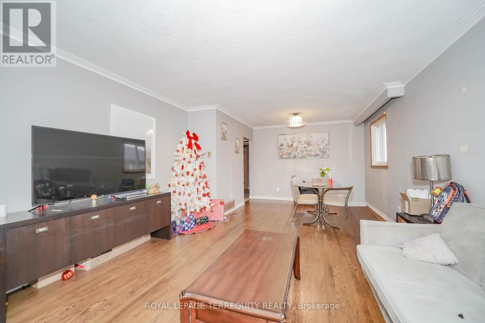 Upper - 95 Stanley Road, Toronto, Ontario  M3N 1C3 - Photo 15 - W12612040
