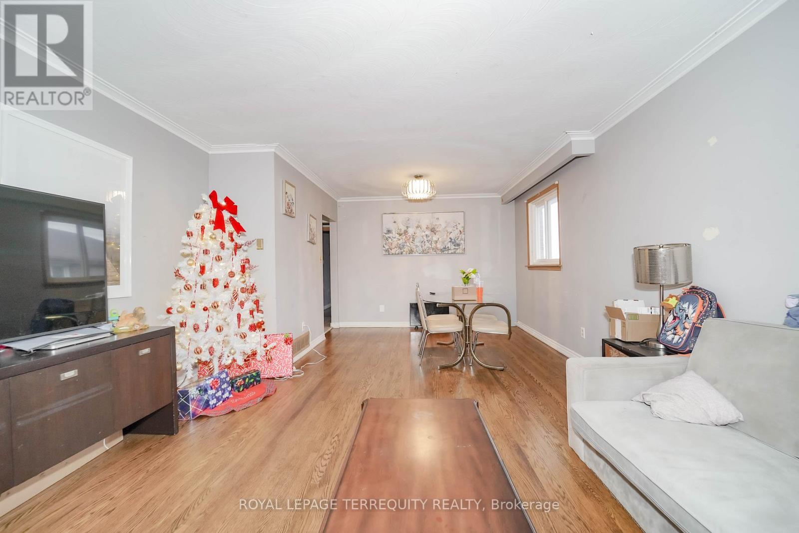 Upper - 95 Stanley Road, Toronto, Ontario  M3N 1C3 - Photo 16 - W12612040