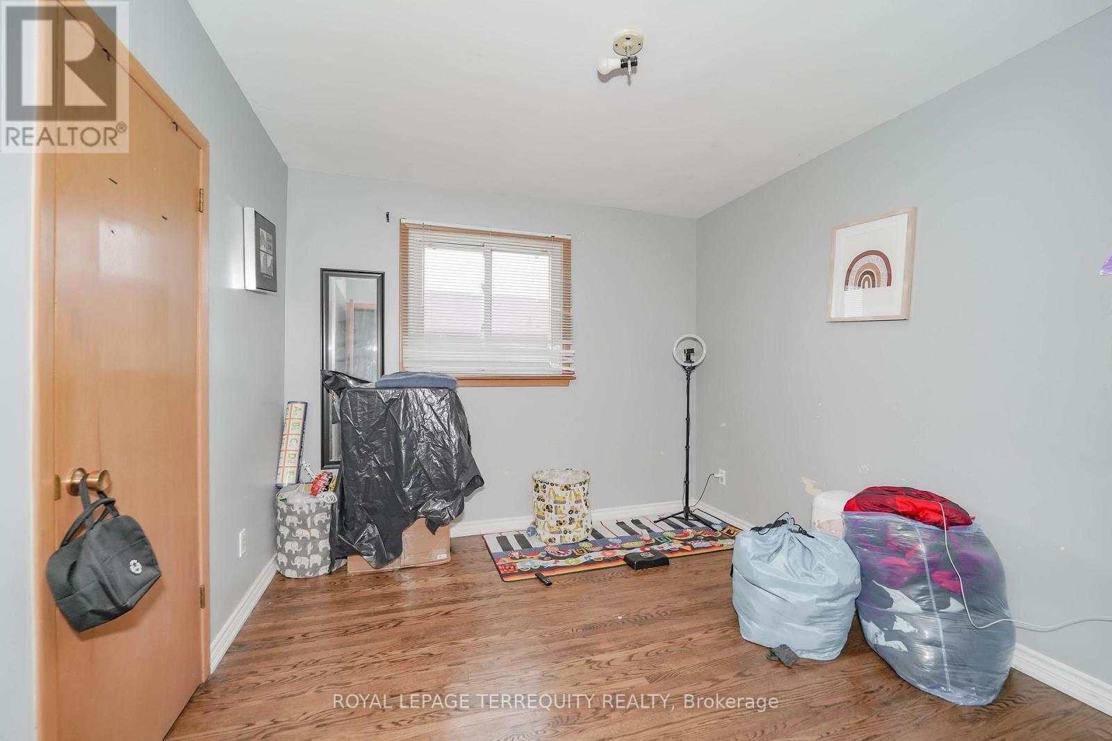 Upper - 95 Stanley Road, Toronto, Ontario  M3N 1C3 - Photo 22 - W12612040